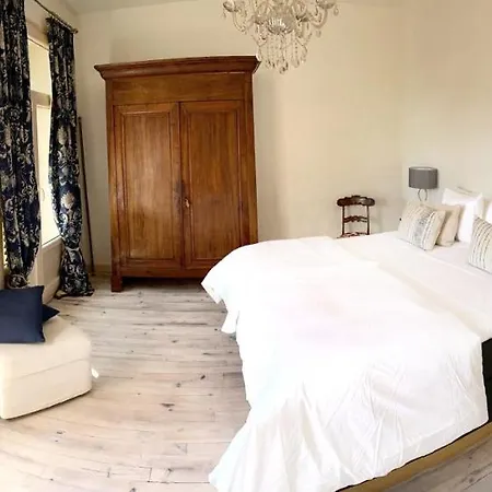 5 Bed - Sleeps 10 - Pets - Pool - Parking *