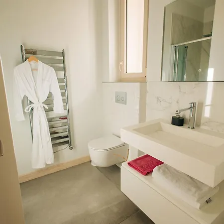 5 Bed - Sleeps 10 - Pets - Pool - Parking