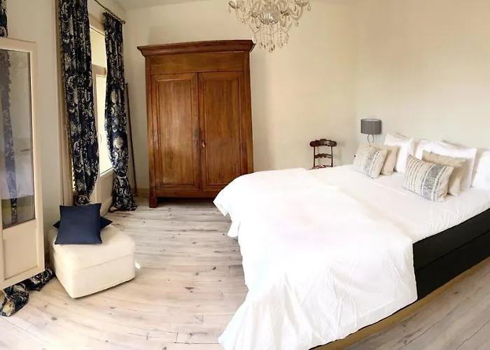 5 Bed - Sleeps 10 - Pets - Pool - Parking *