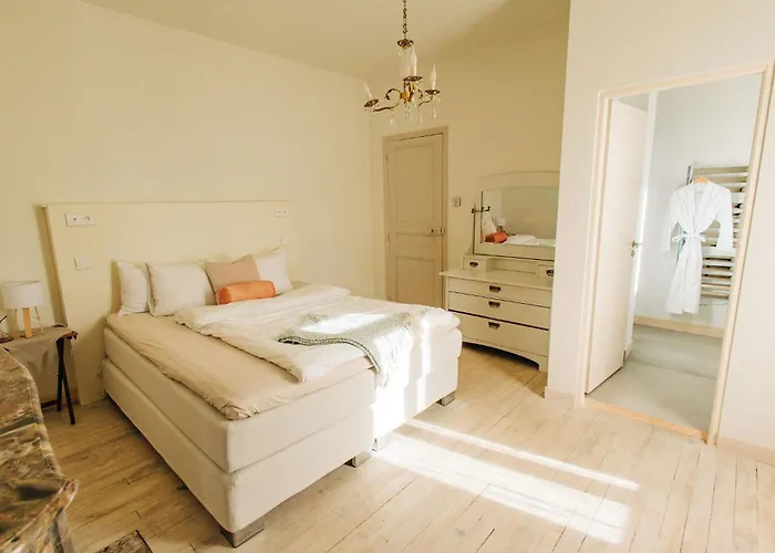 Villa 5 Bed - Sleeps 10 - Pets - Pool - Parking Saint-Jean-Pla-de-Corts
